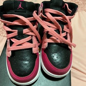 Air Jordan 1 mid coral chalk size 8c